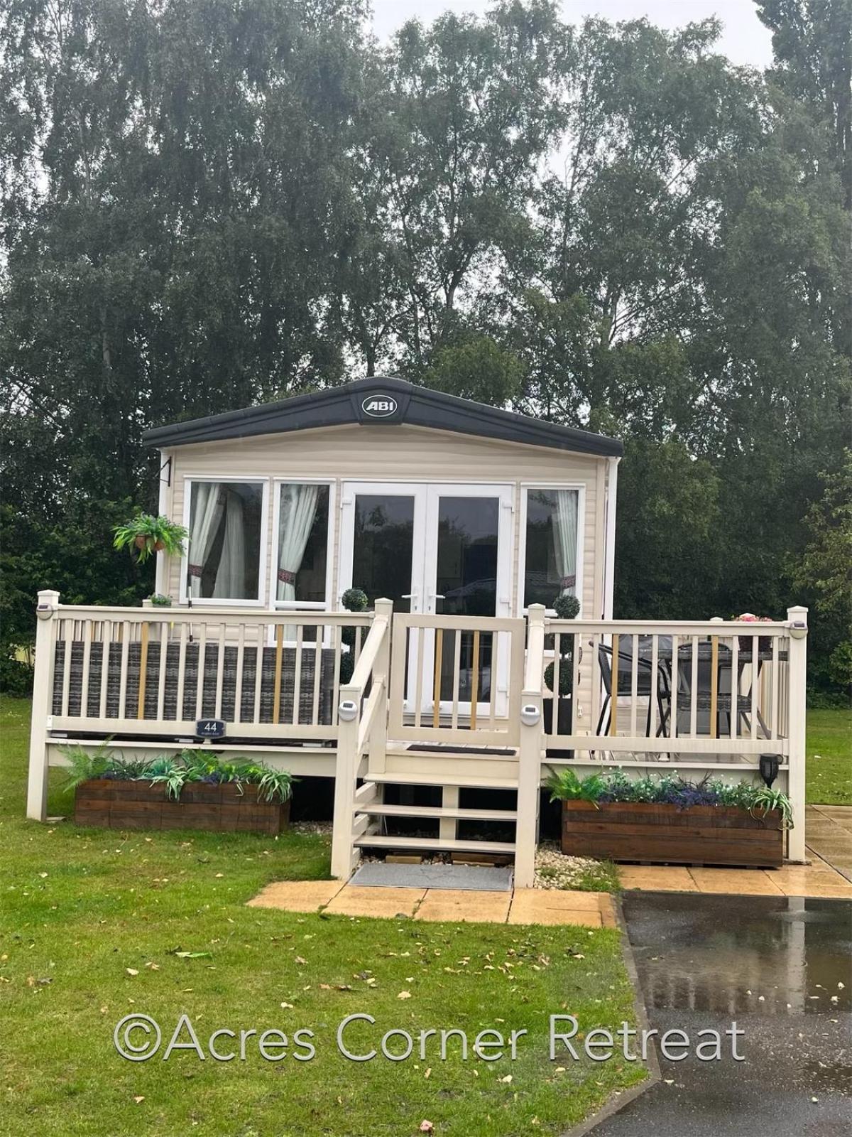 Acres Corner Retreat Inc Hot Tub At Tattershall Lakes Country Park Villa Exterior photo